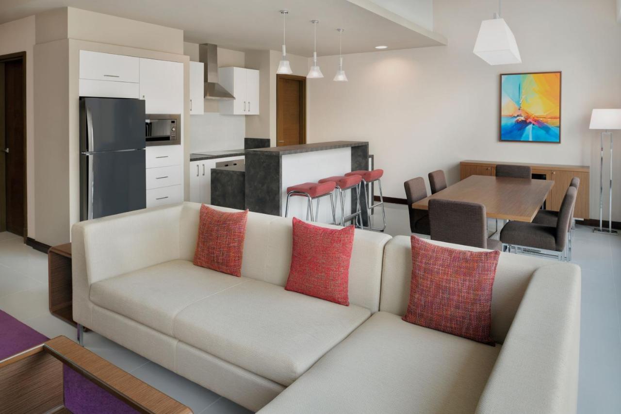 Delta Hotels By Marriott City Center Doha Eksteriør billede A typical apartment interior